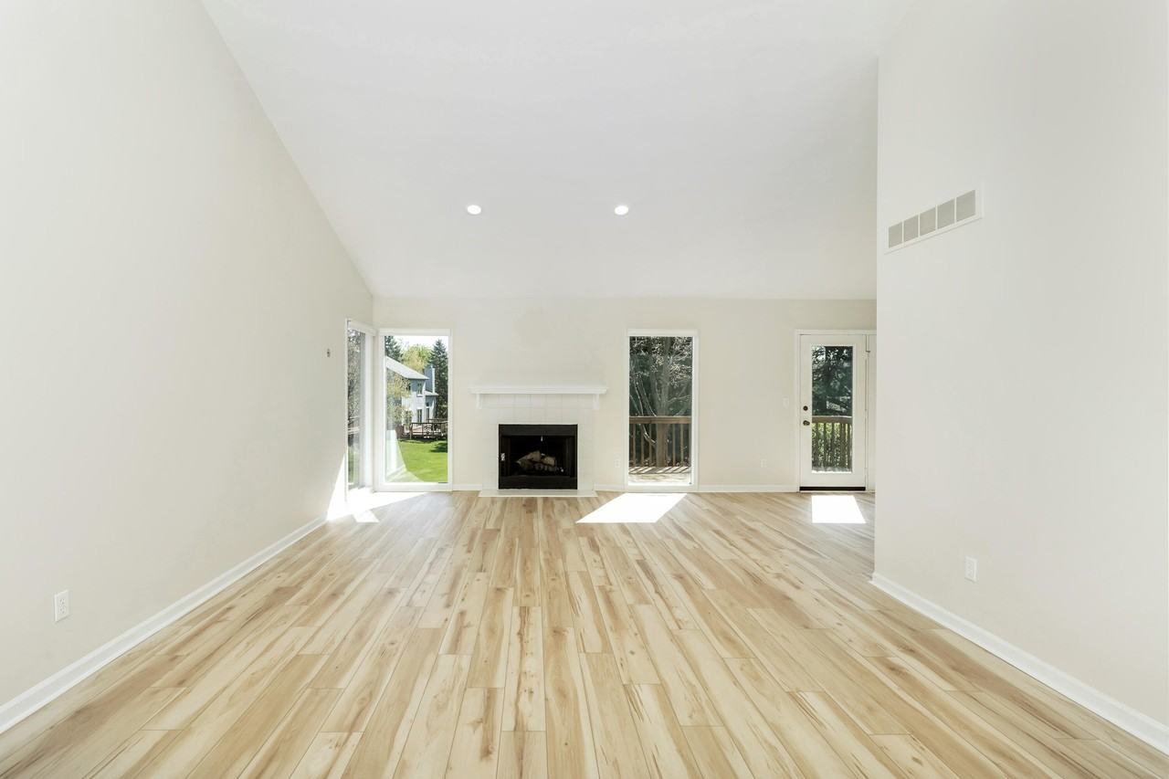 37743 Avon Ln - Photo 5 of 33