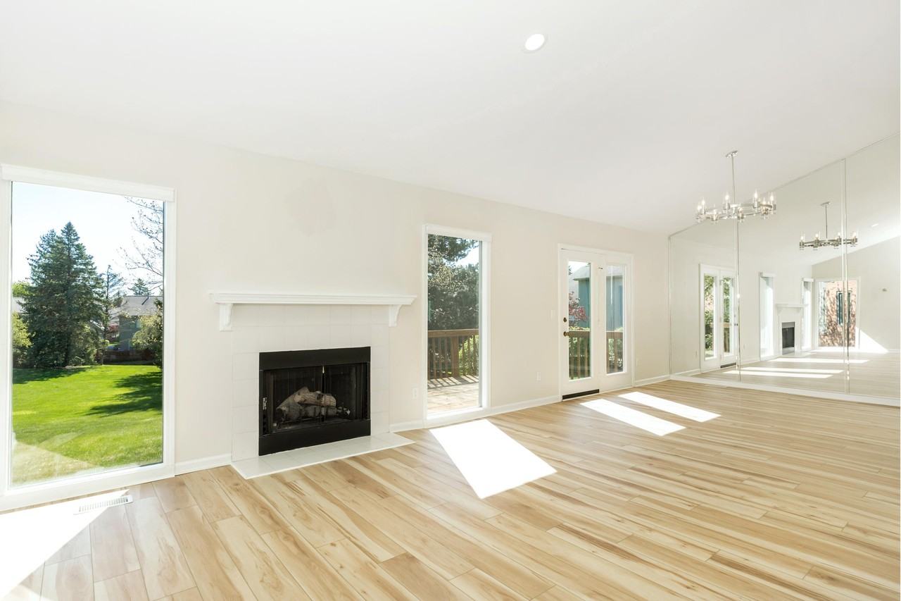 37743 Avon Ln - Photo 6 of 33