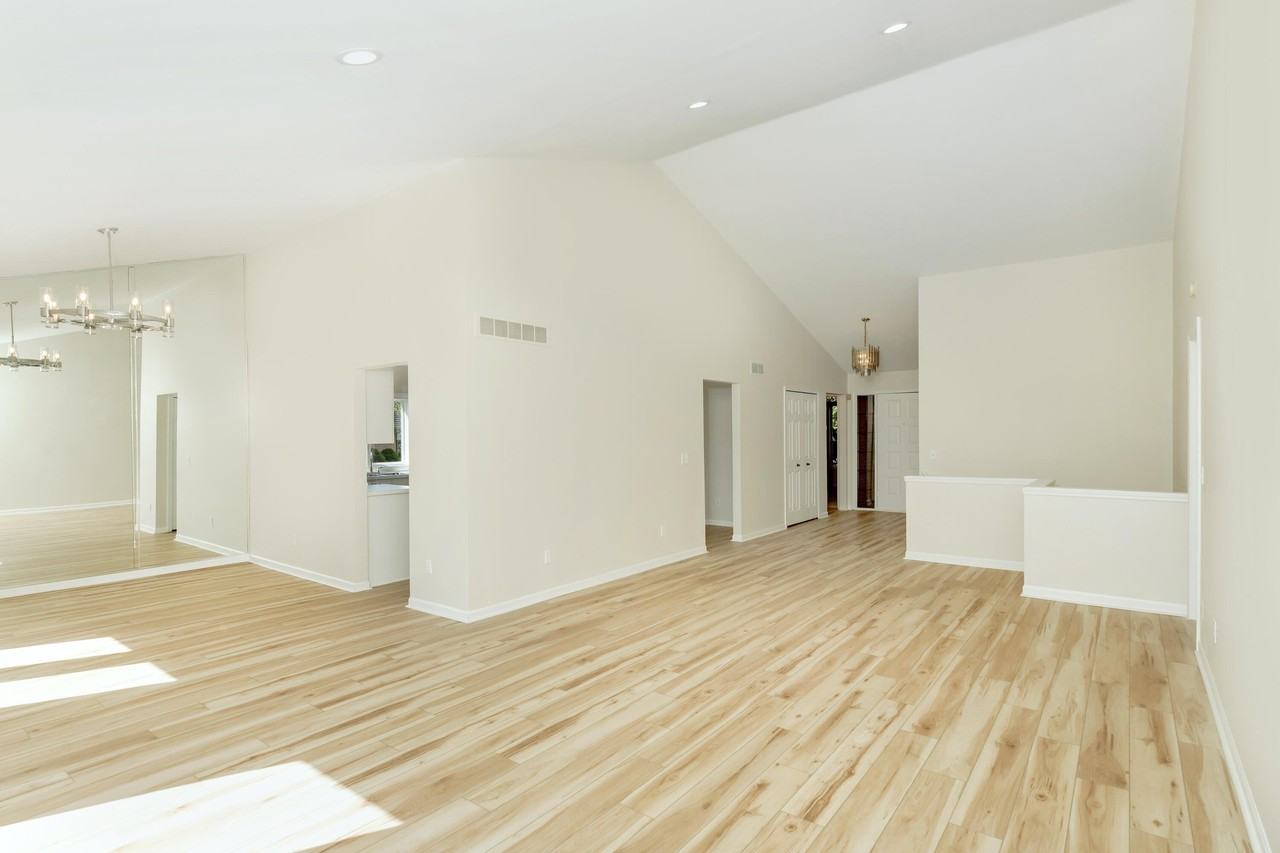 37743 Avon Ln - Photo 7 of 33