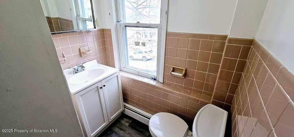 942 E Elm St #2ndFL - Photo 7 of 12
