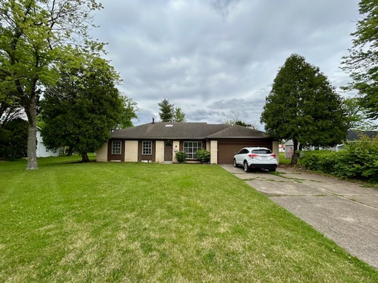 825 Sweetbriar Ave - Photo 3 of 28