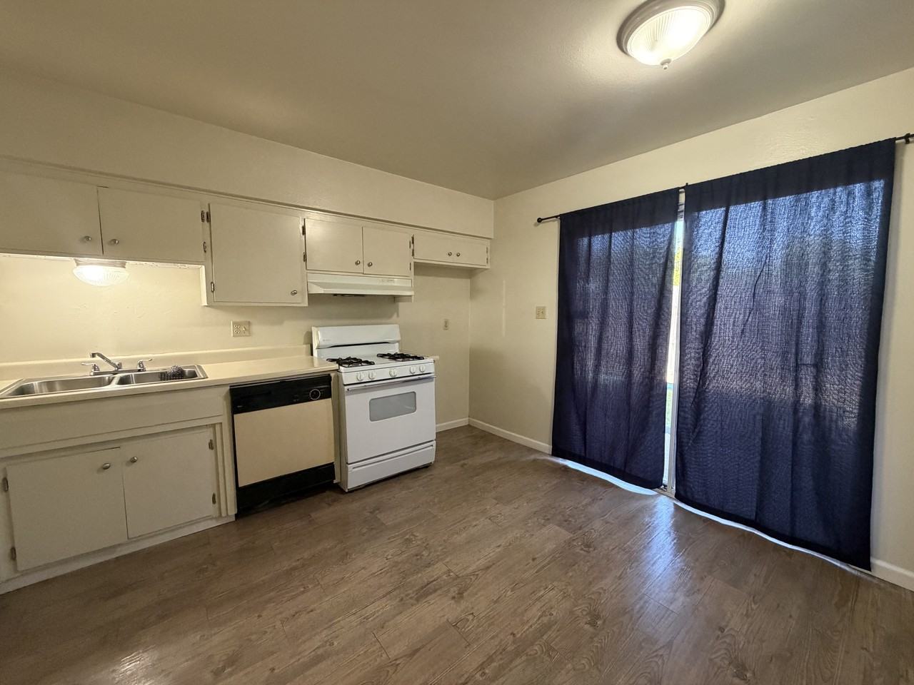 1704 Rose Ave #1 - Photo 6 of 23