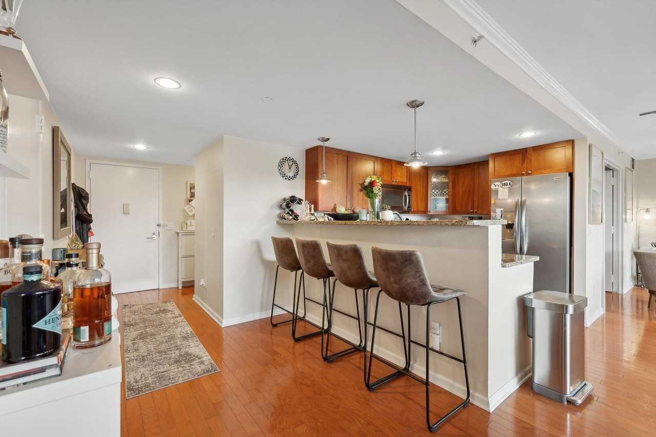 700 Grove St #5P - Photo 3 of 15