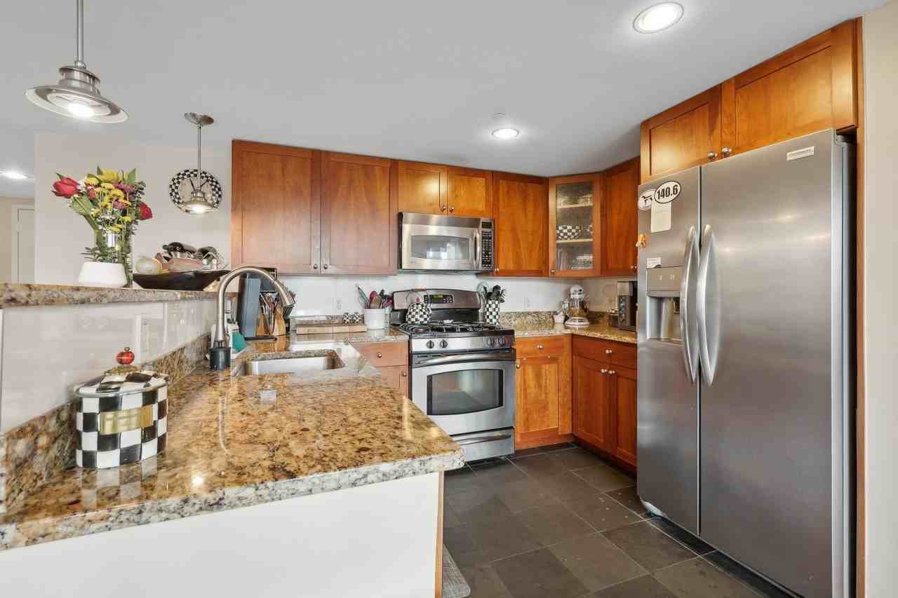 700 Grove St #5P - Photo 4 of 15