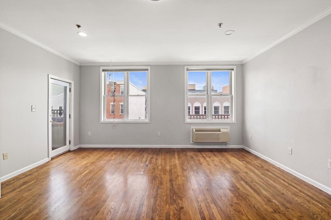 518 Monroe St #4A - Photo 3 of 16
