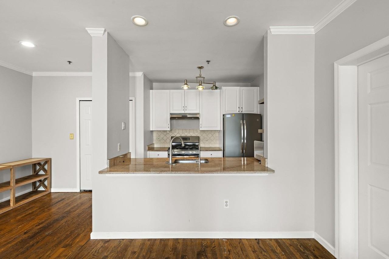 518 Monroe St #4A - Photo 5 of 16