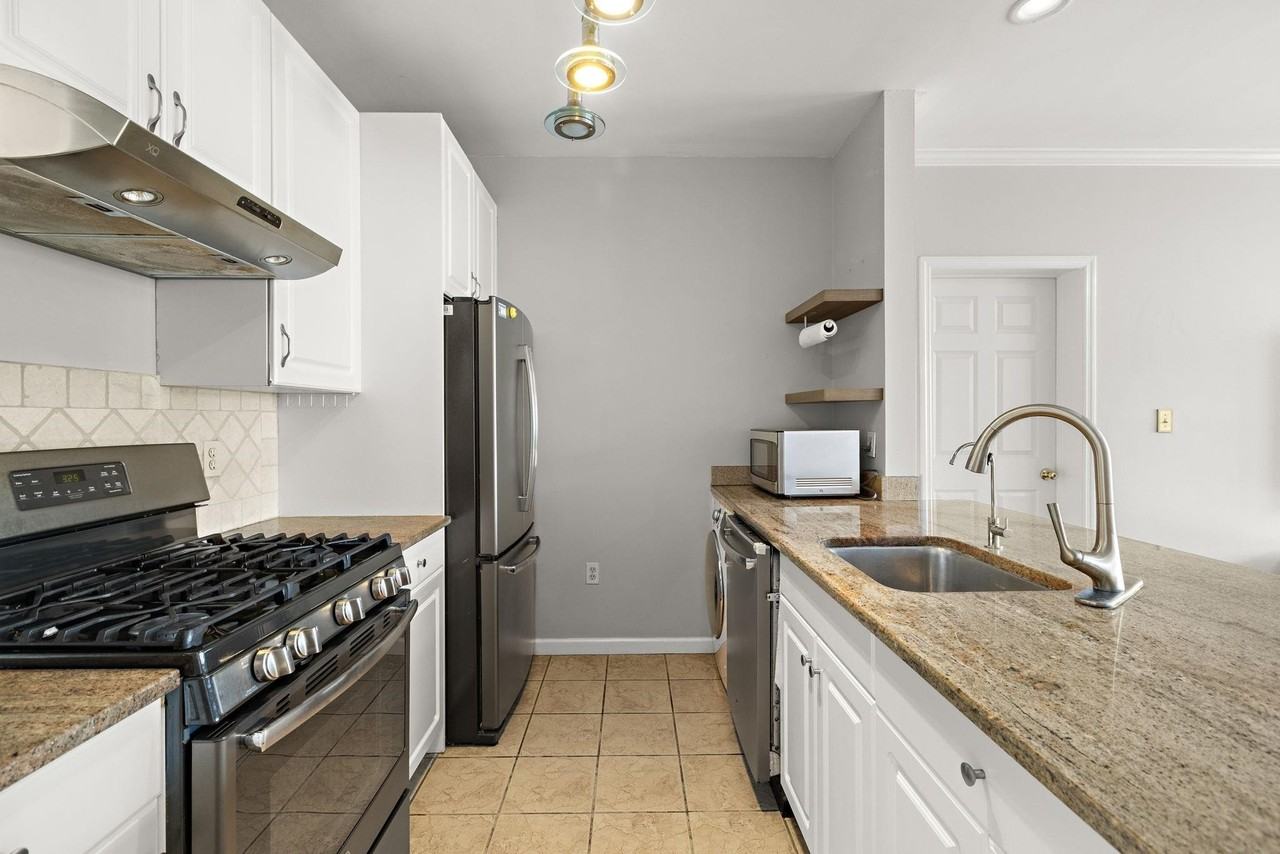 518 Monroe St #4A - Photo 6 of 16