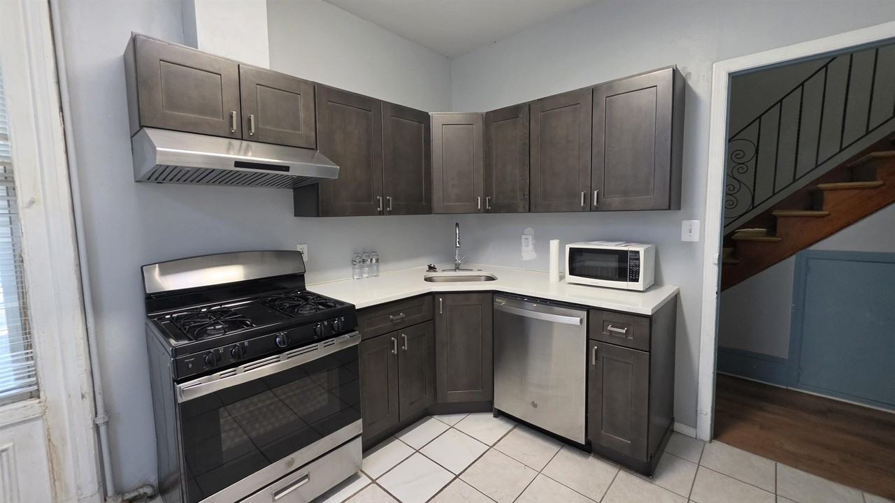 23 Sherman Pl #2 - Photo 2 of 26