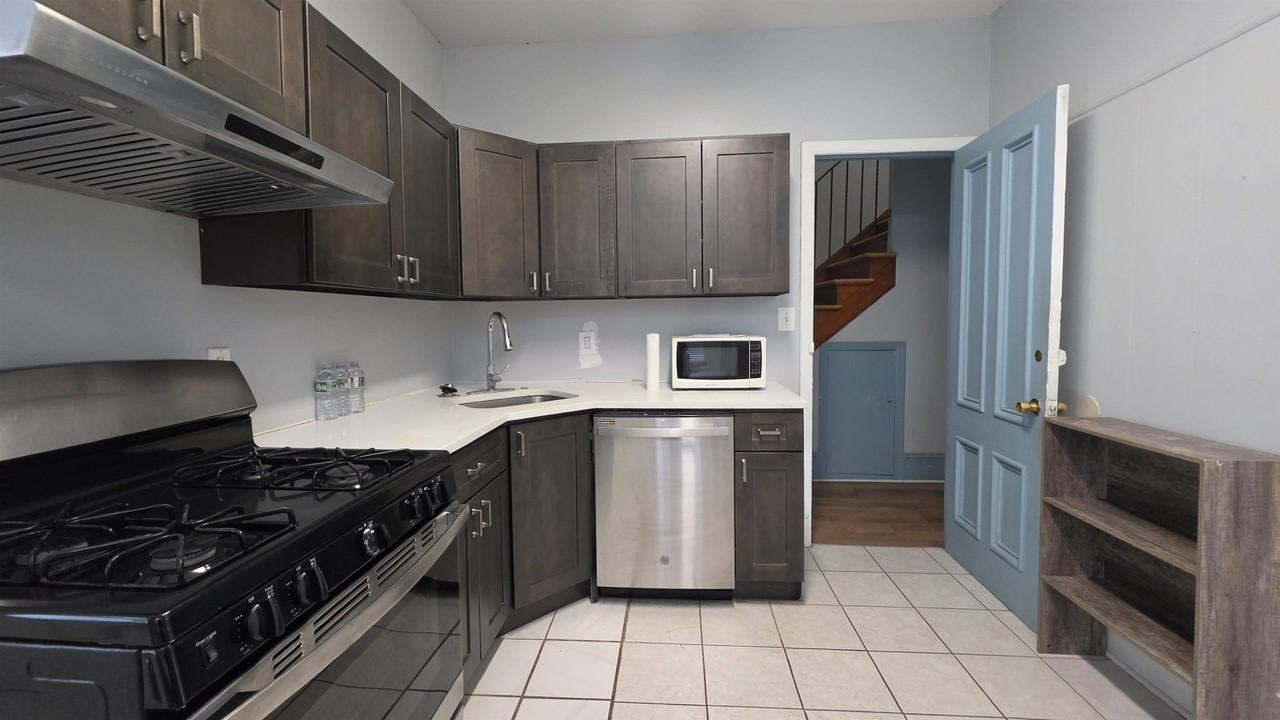 23 Sherman Pl #2 - Photo 3 of 26