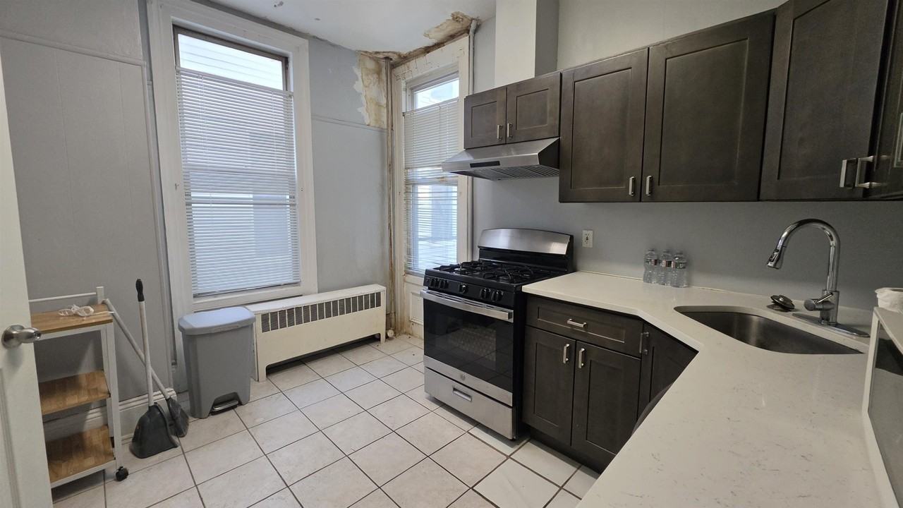 23 Sherman Pl #2 - Photo 4 of 26