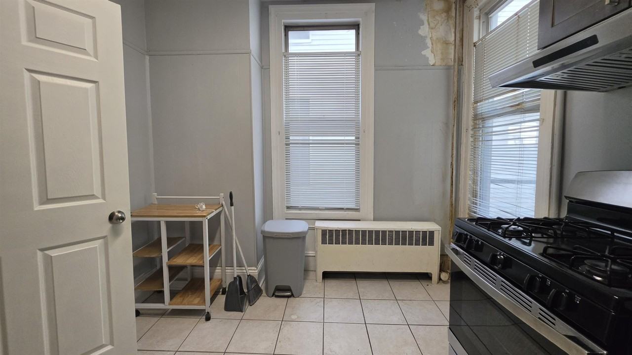 23 Sherman Pl #2 - Photo 5 of 26