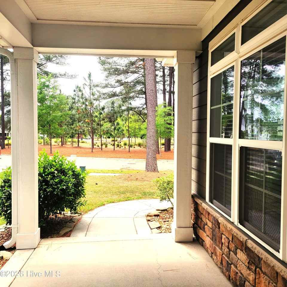161 Keowee Cir - Photo 3 of 50