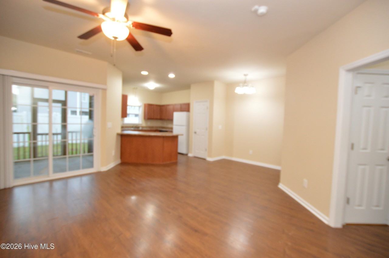 120 Waterstone Ln - Photo 3 of 22