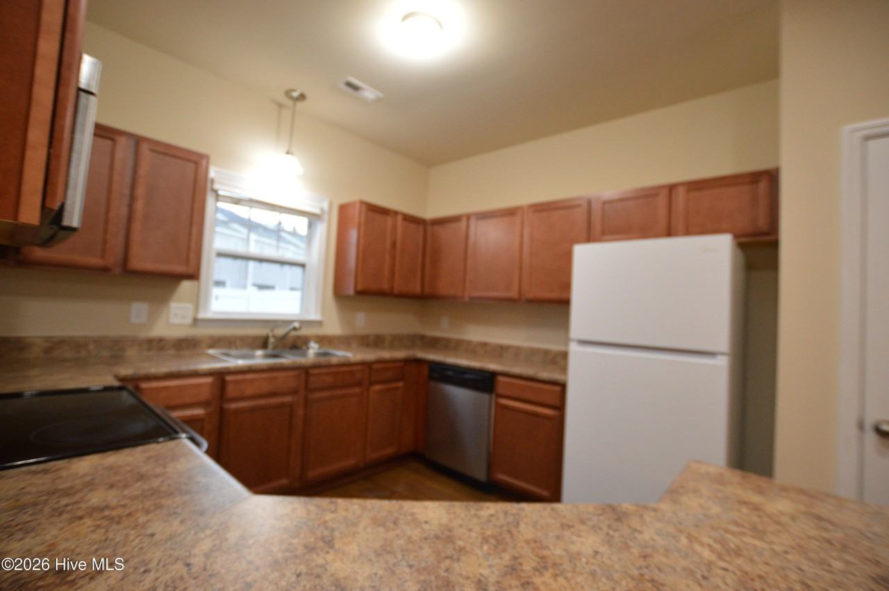 120 Waterstone Ln - Photo 7 of 22