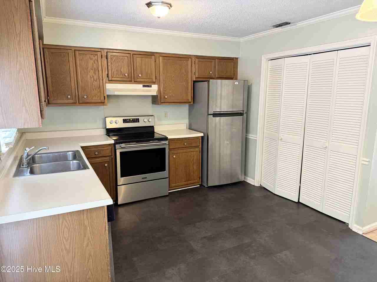 2907 Cedar Creek Rd #E - Photo 7 of 16