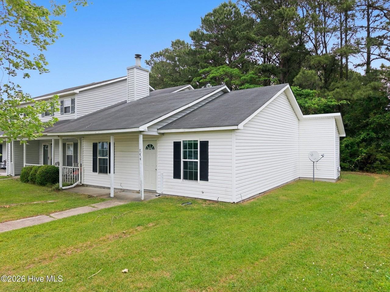 774 Pinewood Dr - Photo 2 of 32