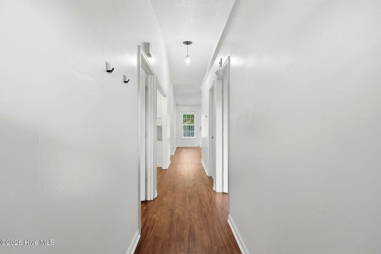 774 Pinewood Dr - Photo 4 of 32