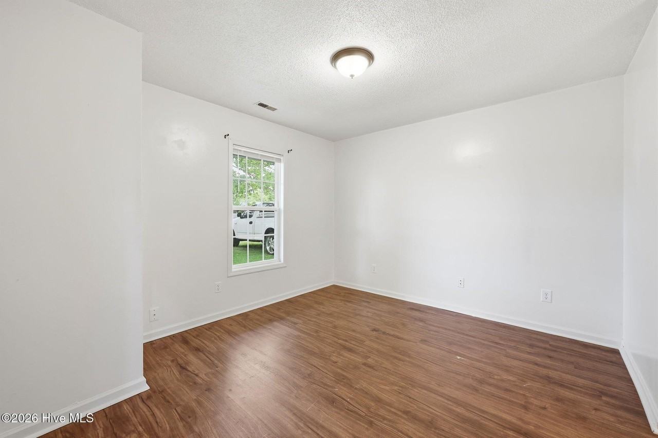 774 Pinewood Dr - Photo 6 of 32