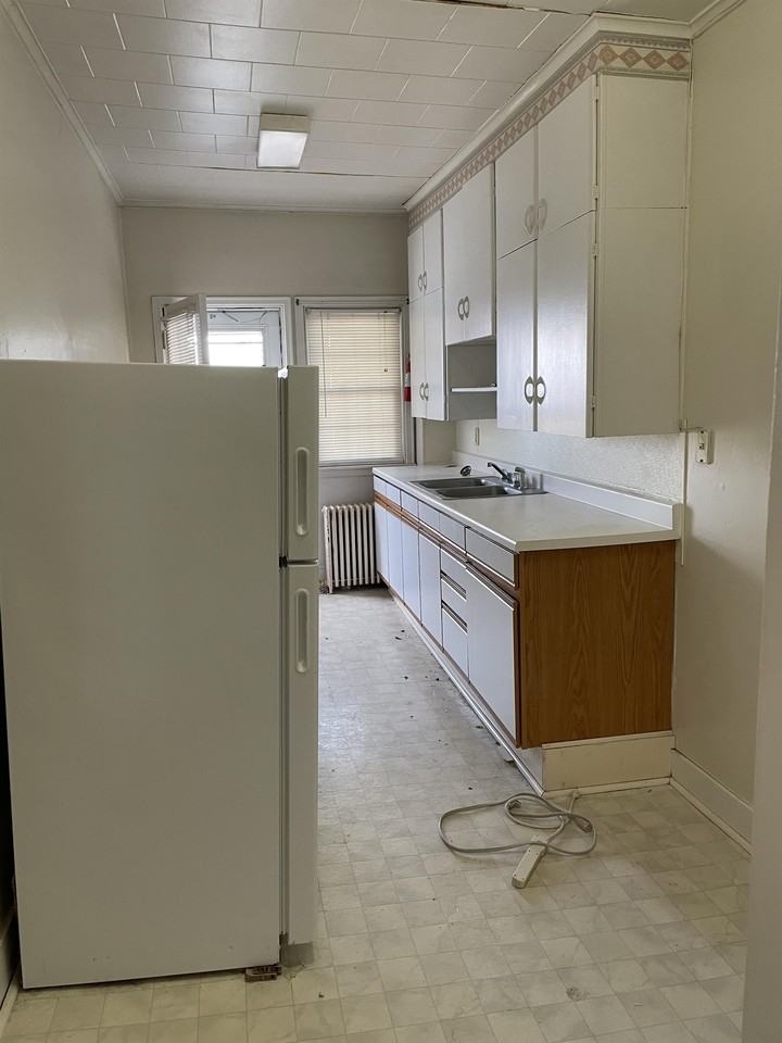 695 Fenelon Pl #1 - Photo 4 of 8