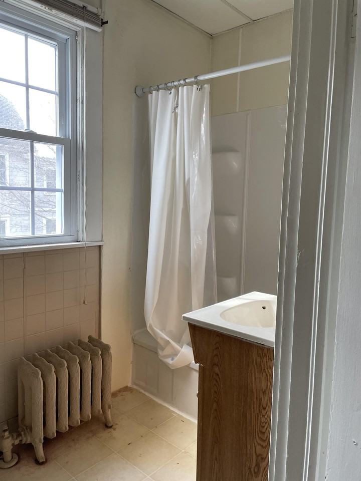 695 Fenelon Pl #1 - Photo 5 of 8