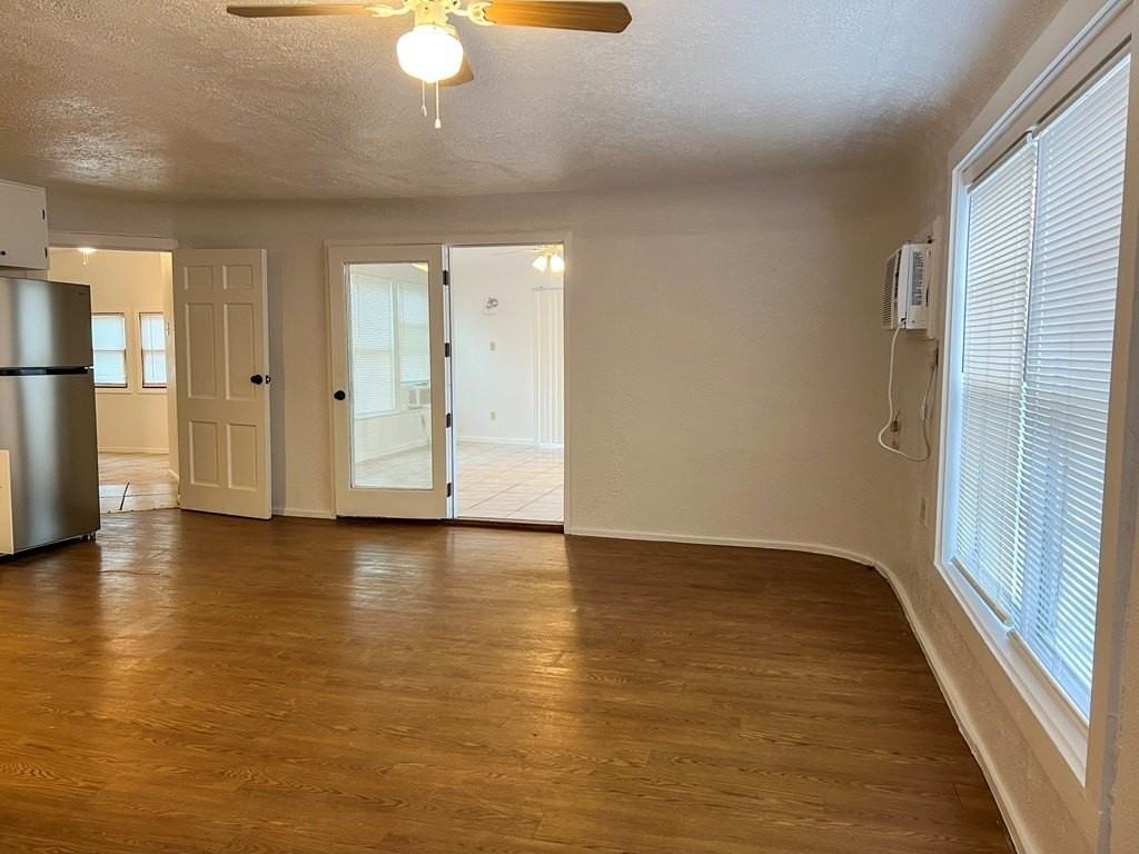 610 Guadalupe St - Photo 3 of 11