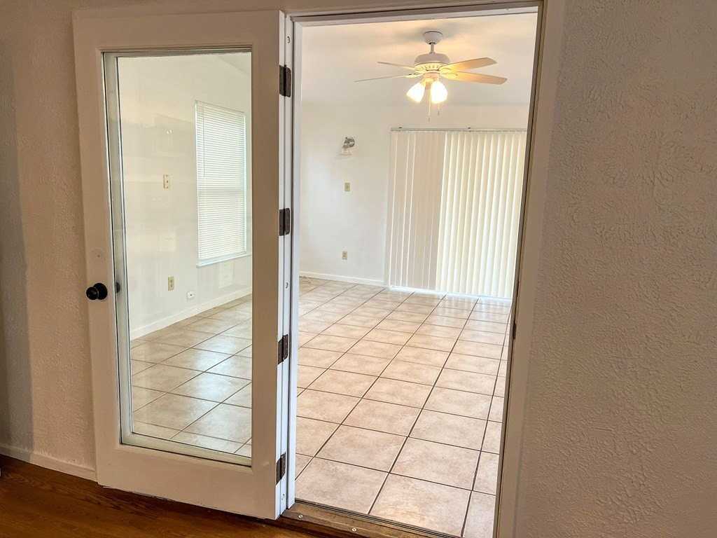 610 Guadalupe St - Photo 4 of 11