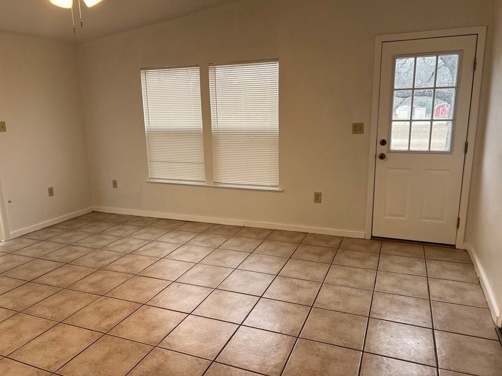 610 Guadalupe St - Photo 5 of 11