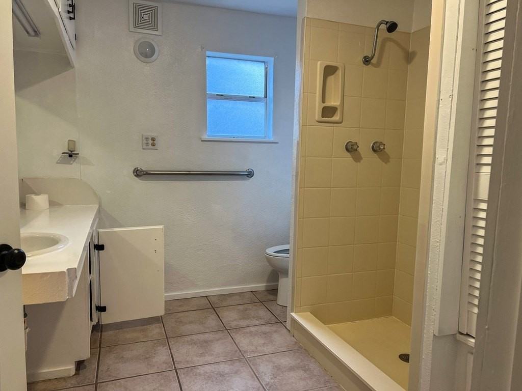 610 Guadalupe St - Photo 7 of 11