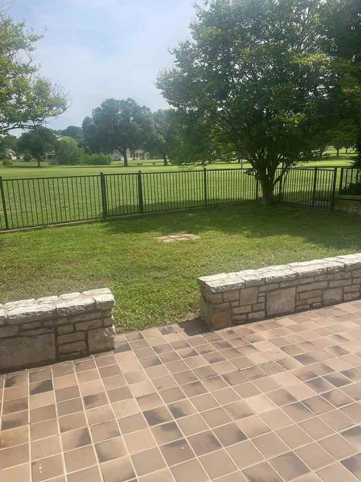 379 Englewood Dr - Photo 3 of 10