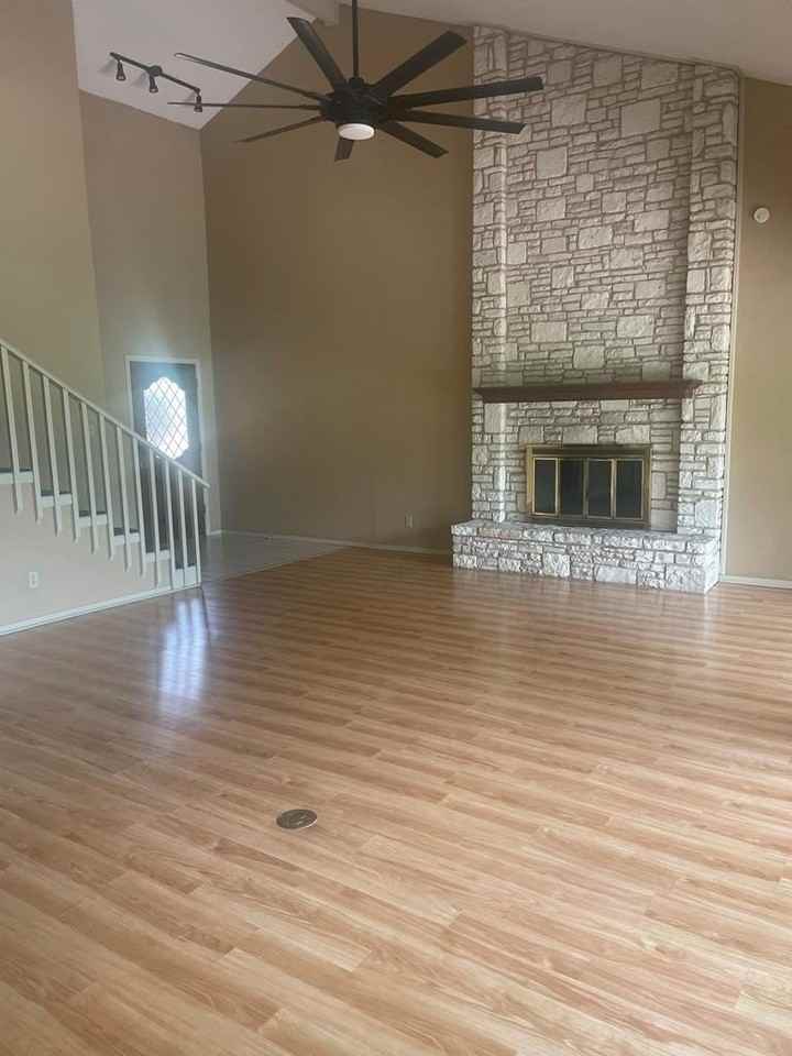379 Englewood Dr - Photo 7 of 10