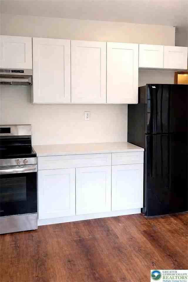 748 S Hall St #1 - Photo 4 of 11