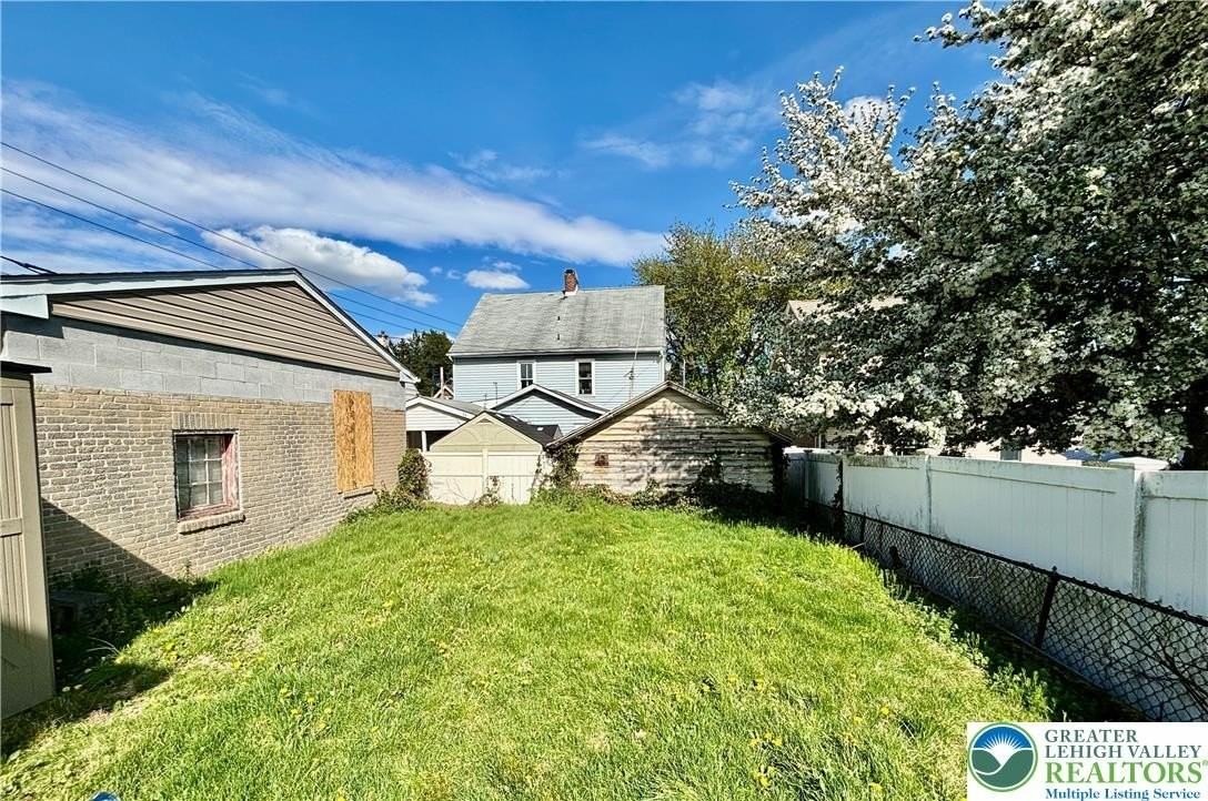 520 Pulaski St - Photo 4 of 20