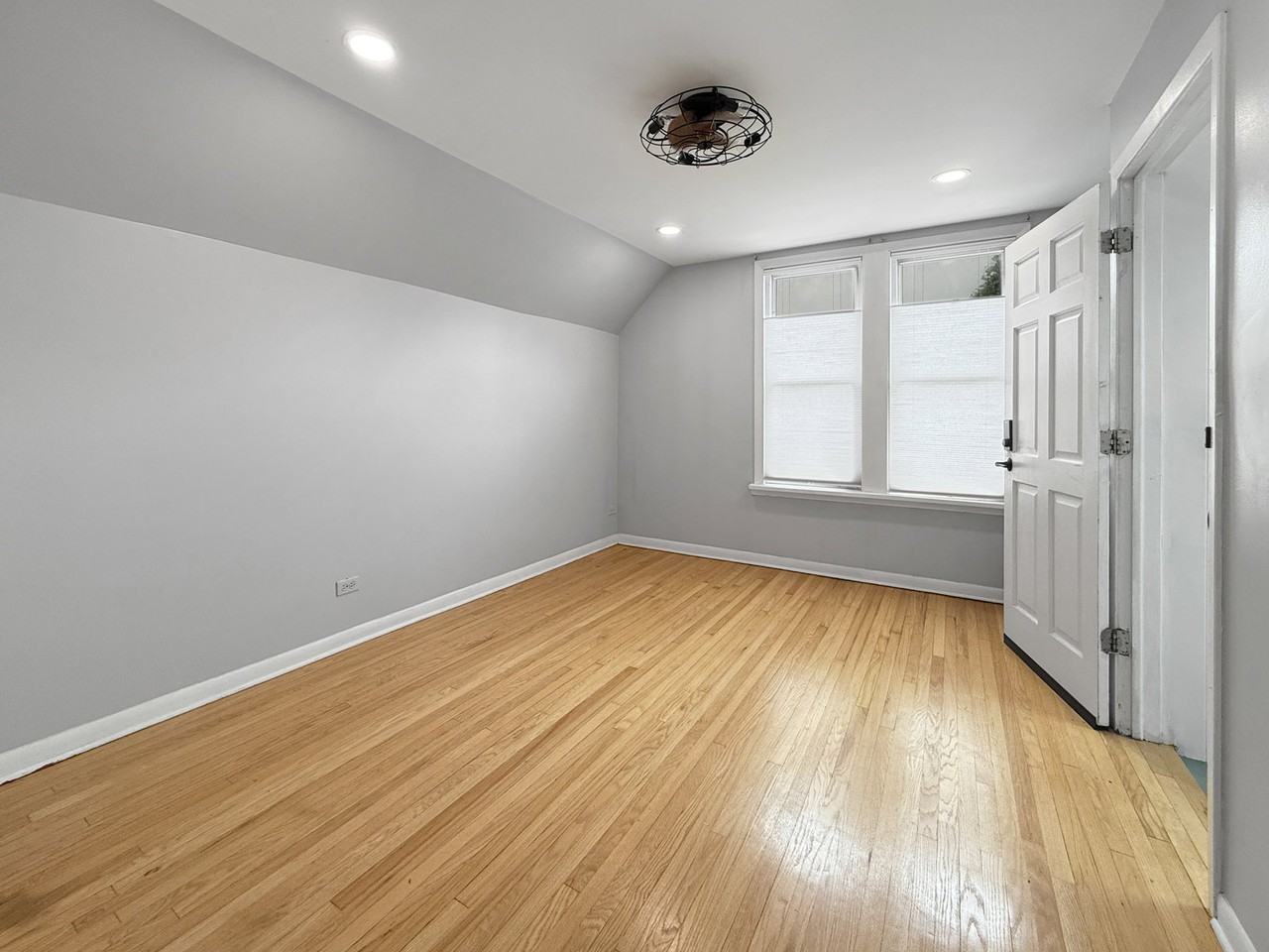 1140 S Harvey Ave #2 - Photo 4 of 8