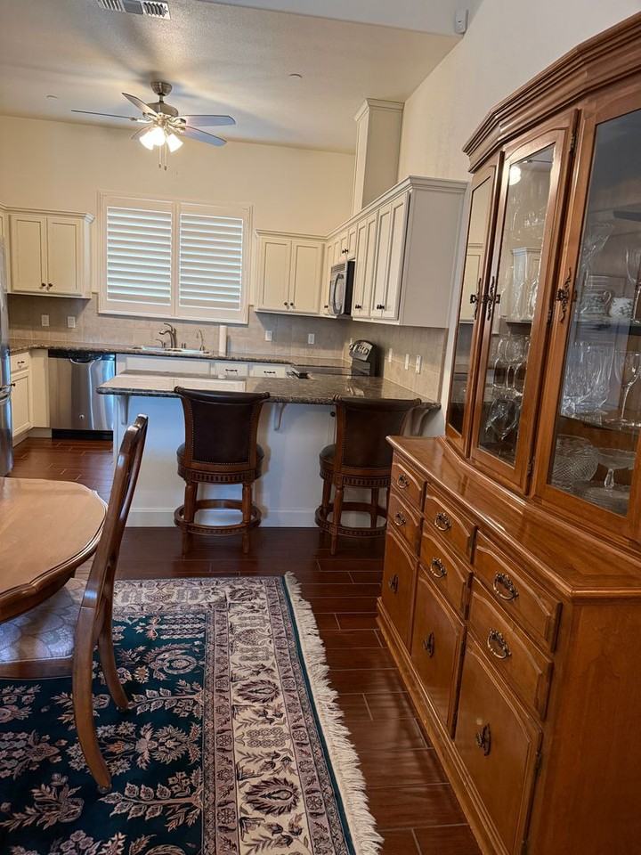 2111 S Church Ave - Photo 3 of 33