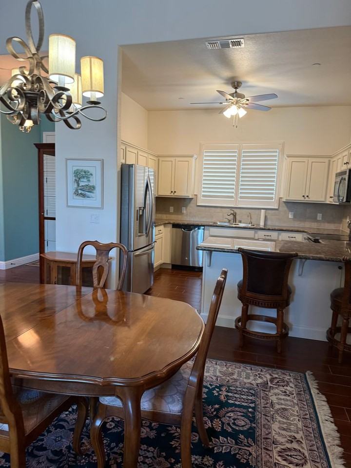 2111 S Church Ave - Photo 4 of 33