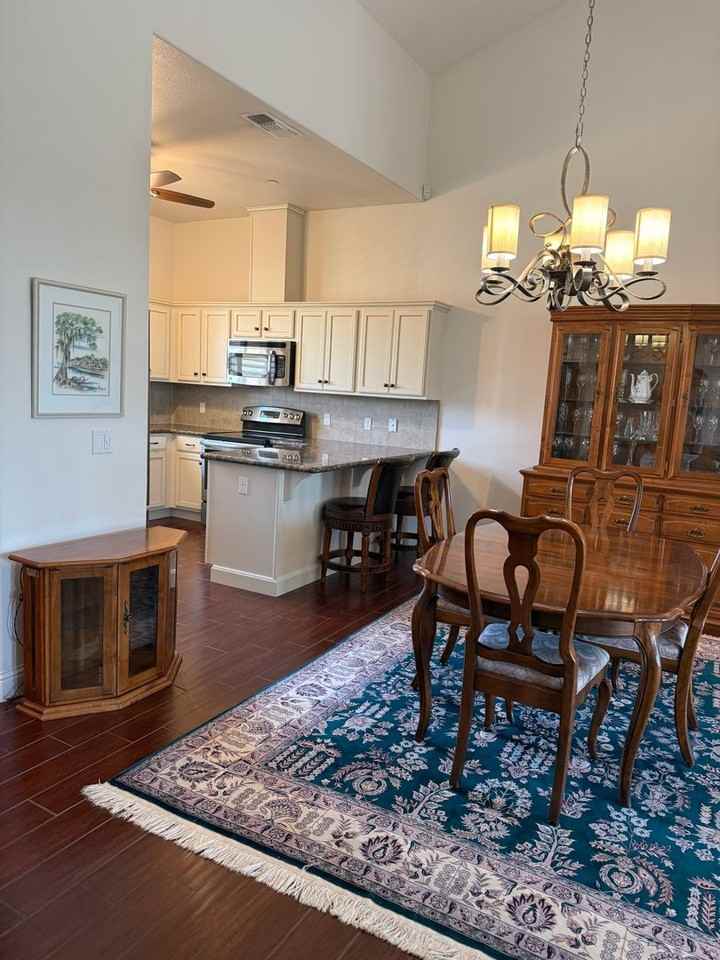 2111 S Church Ave - Photo 5 of 33