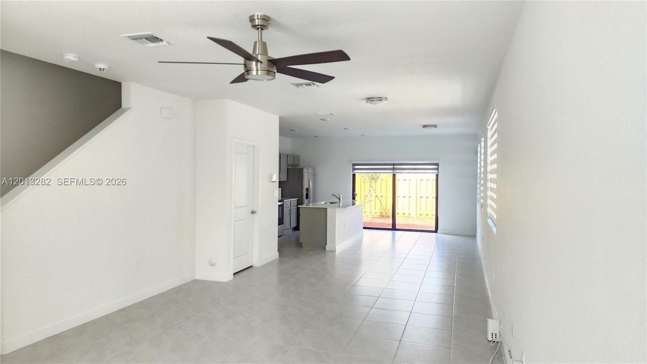 371 Ne 16th St #371 - Photo 7 of 48