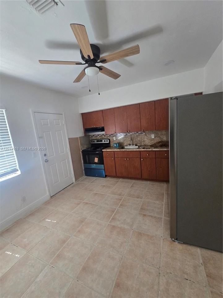 210 Nw 69th St #212 - Photo 5 of 9