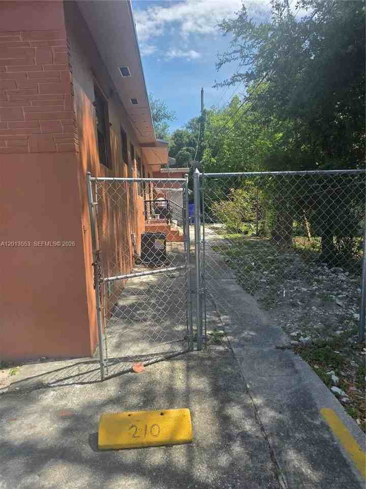 210 Nw 69th St #212 - Photo 7 of 9