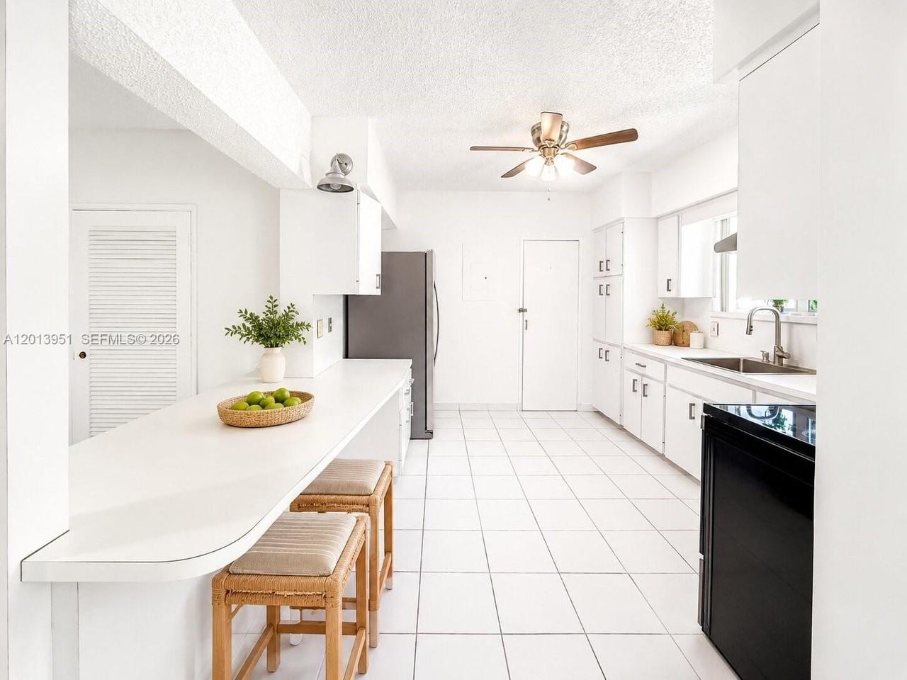 10081 W Bay Harbor Dr #1 - Photo 5 of 14
