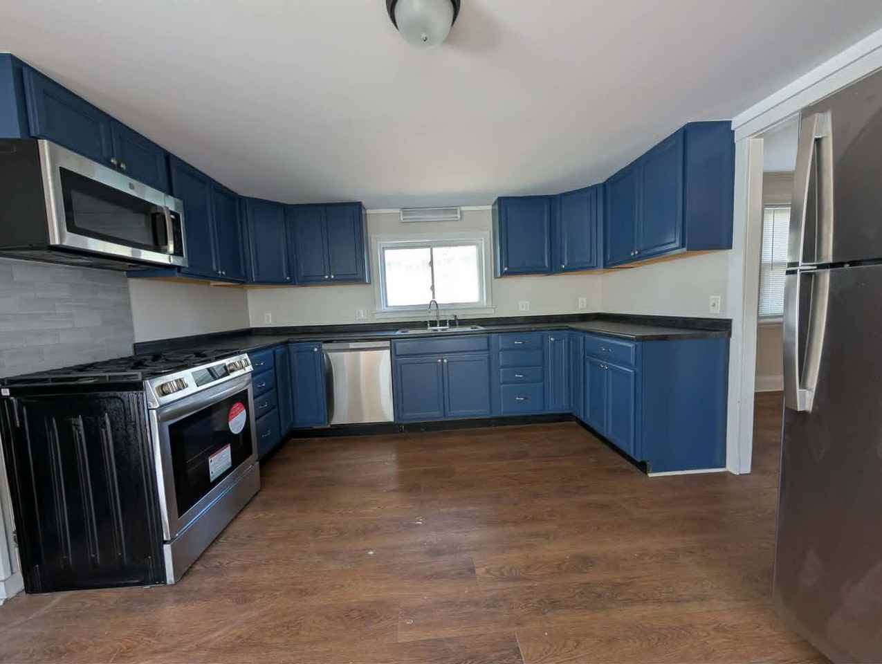 258 Essex St - Photo 2 of 32
