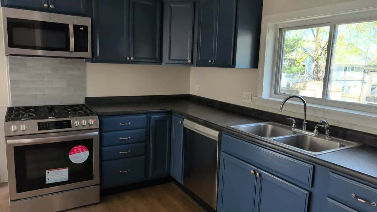 258 Essex St - Photo 3 of 32