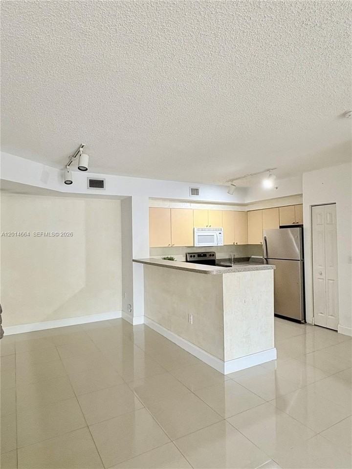 8030 N Nob Hill Rd #105 - Photo 2 of 22