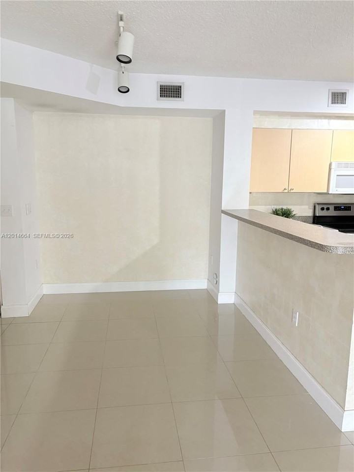 8030 N Nob Hill Rd #105 - Photo 3 of 22