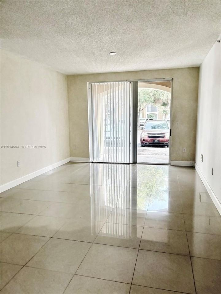 8030 N Nob Hill Rd #105 - Photo 5 of 22