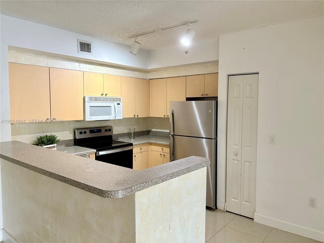 8030 N Nob Hill Rd #105 - Photo 6 of 22
