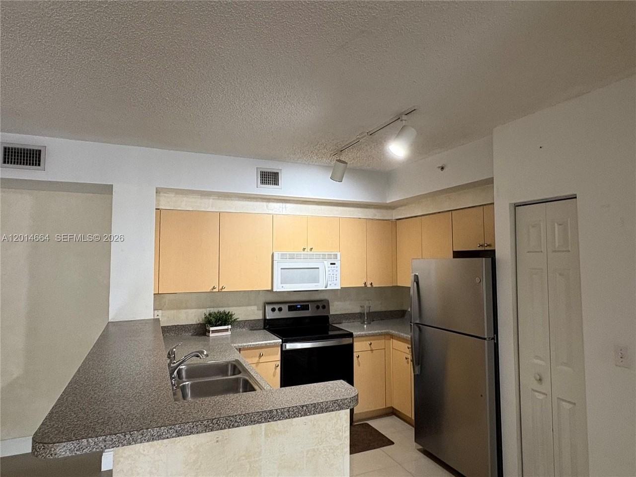 8030 N Nob Hill Rd #105 - Photo 7 of 22