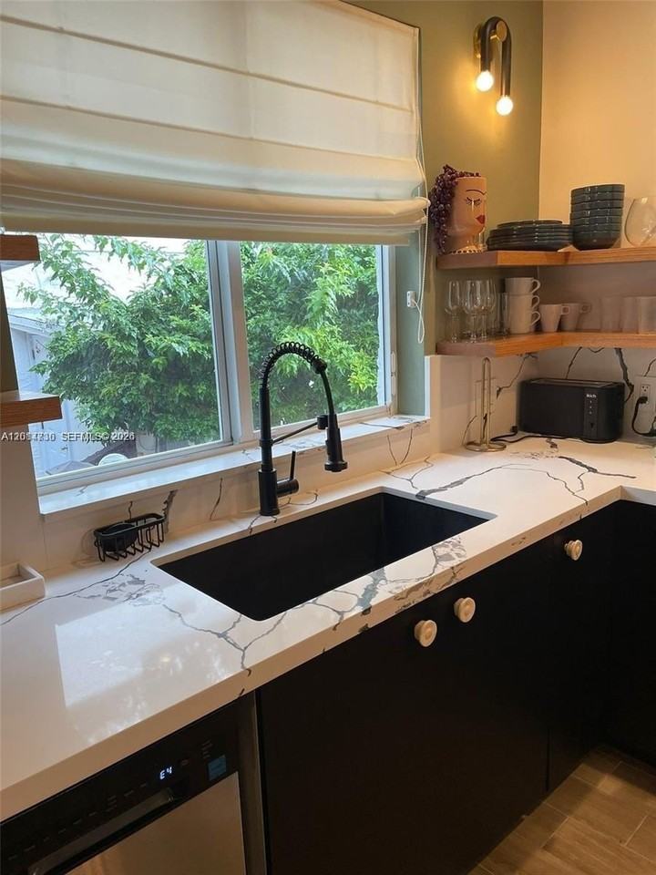 536 Ne 69th St #536 - Photo 5 of 24