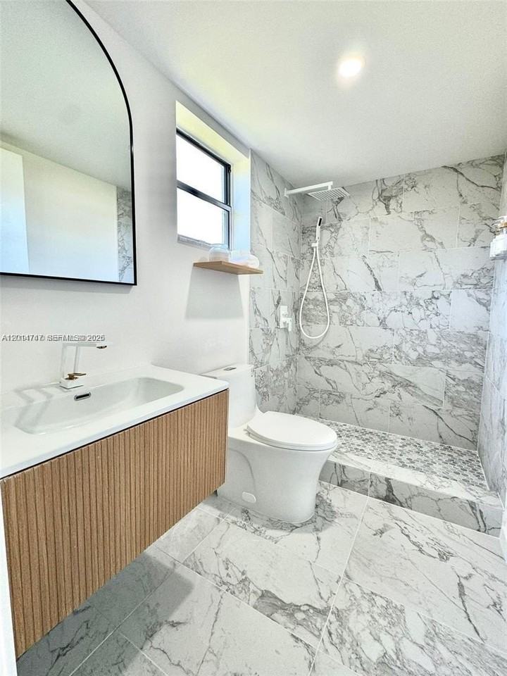 715 Gardens Dr #103 - Photo 5 of 21
