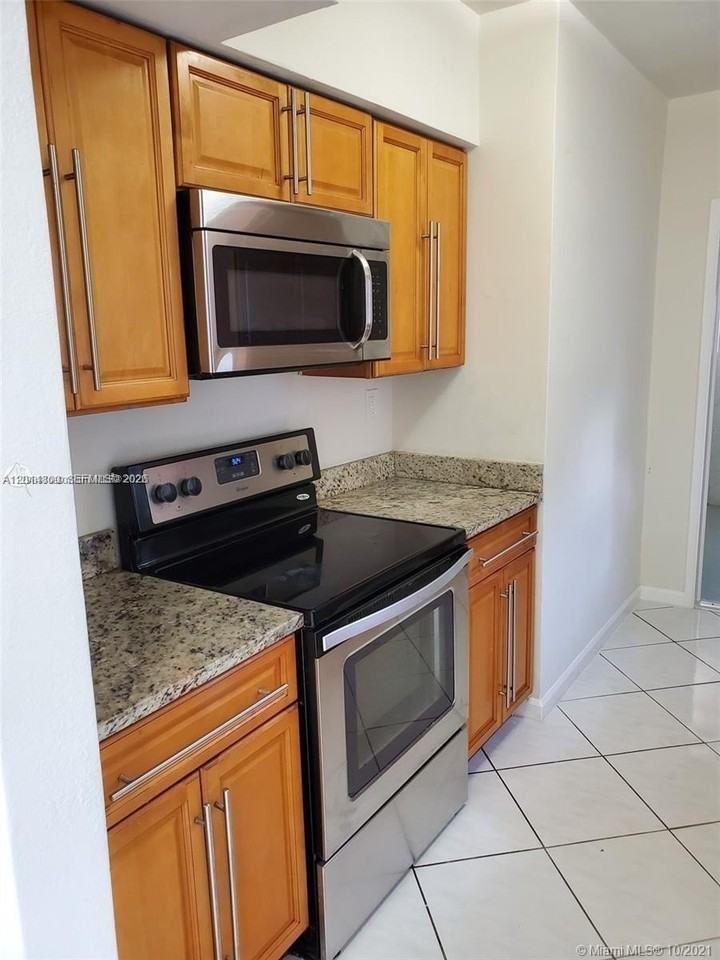 1630 Ne 157th Ter - Photo 2 of 19